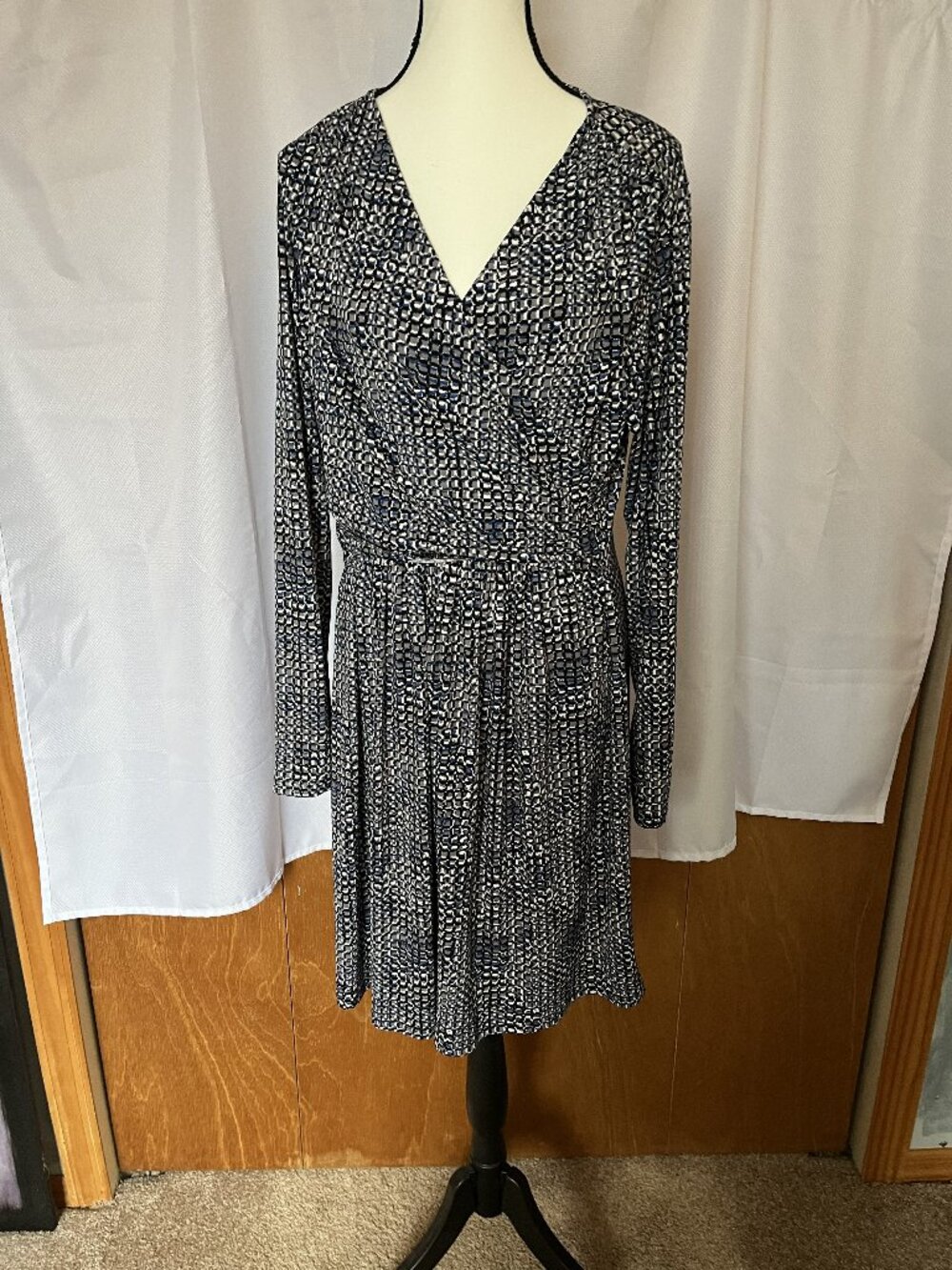 Daisy Fluentes Cross Over V-Neck Dress Women's Six XL